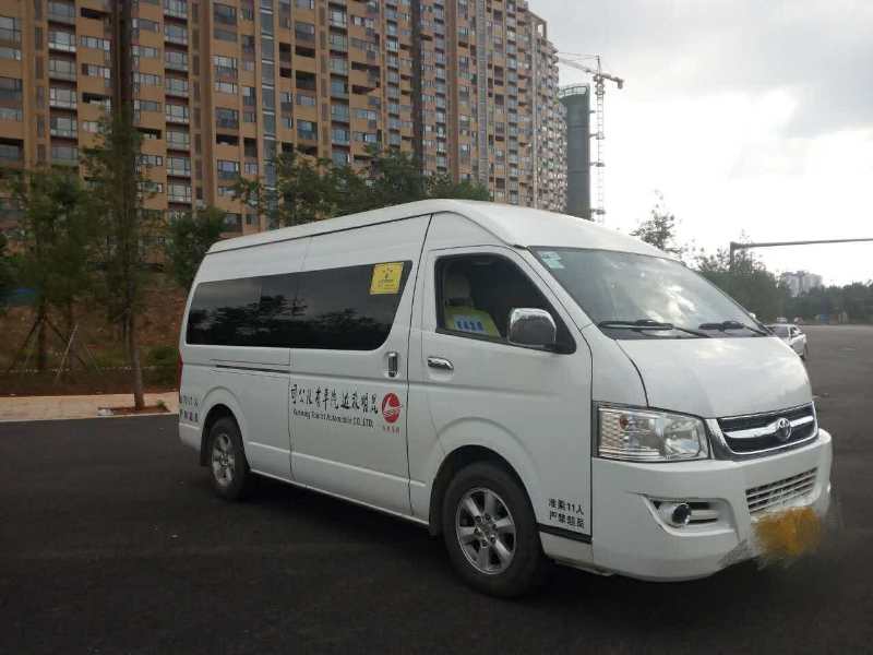 11-seat Van-04