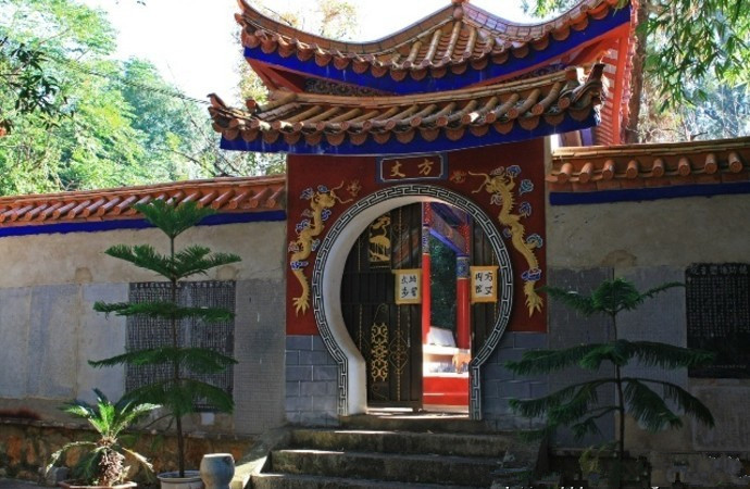 chinese name:建水黄龙寺   english name:huanglong temple in jian