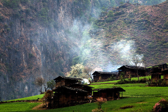 Nujiang Grand Canyon Hiking Tours Tips around Bingzhongluo