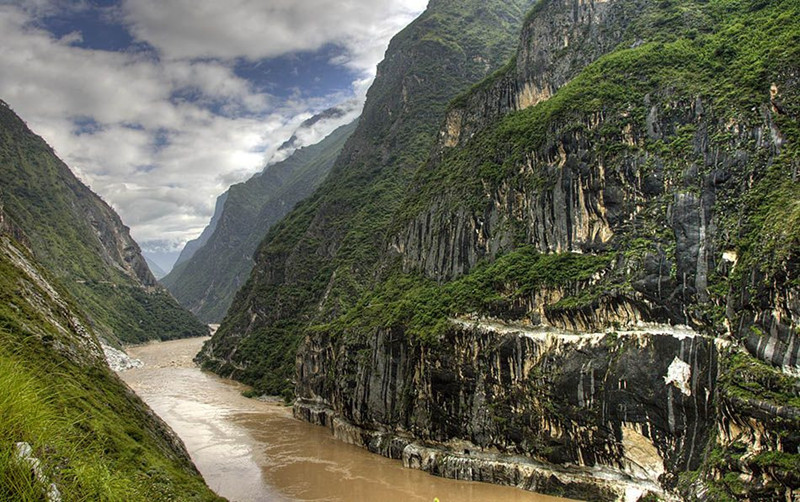 Tiger Leaping Gorge Hiking Tour in May