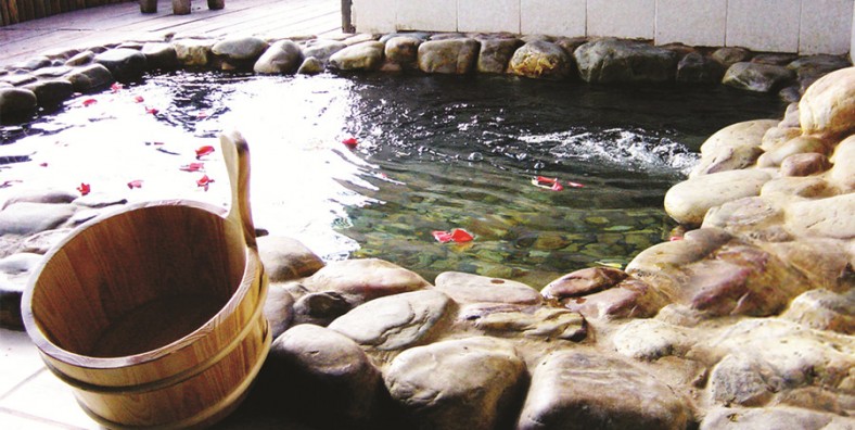 Yingyuetan Hot Spring in Hongta District, Yuxi