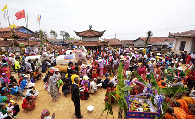 Gongxiang (Elephant Worship) Festival of Wa Ethnic Minority