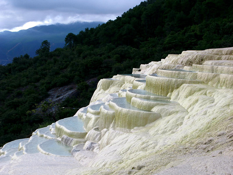 5 Days Lijiang-Shangri-La Hiking Tour (Tiger Leaping Gorge-Baishuitai-Niru Village-Abuji Lake)