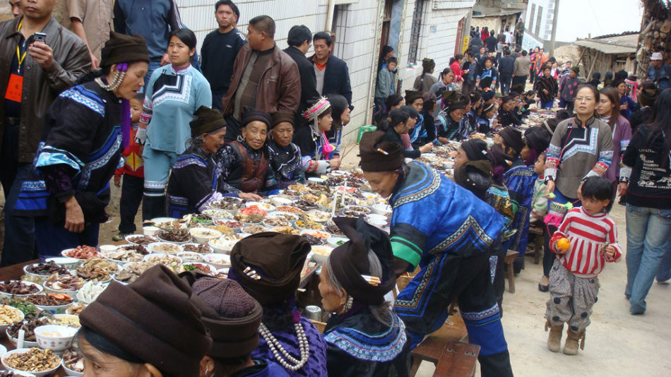 Long Street Banquet of Hani Ethnic People in Jinping County, Honghe