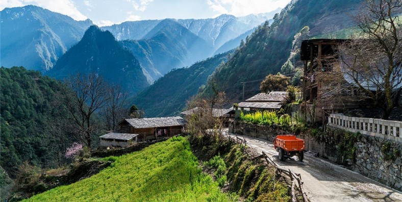 Qiunatong Village of Bingzhongluo in Gongshan County, Nujiang