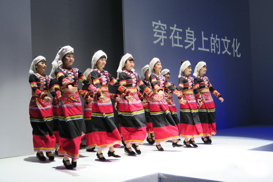 Pu'er ethnic costumes
