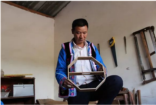 Yueqin-making craft in Nanhua County, Chuxiong