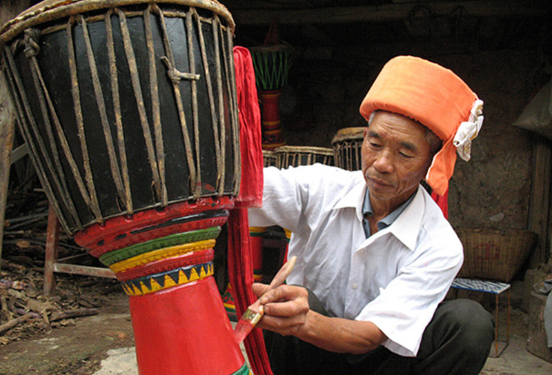 Feng Chuanshi – Representative Inheritor of  Dai Elephant-foot Drum Making Craft in Linxiang District, Lincang 