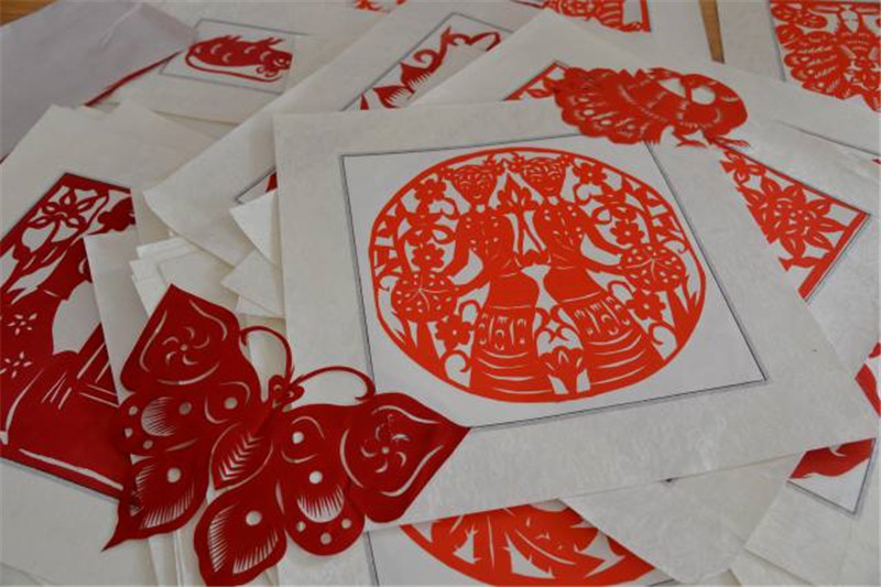 Paper-cuts of Dai Ethnic Minority in Mangshi City, Dehong