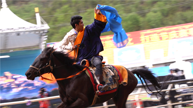 Horse racing festival in Shangri-La
