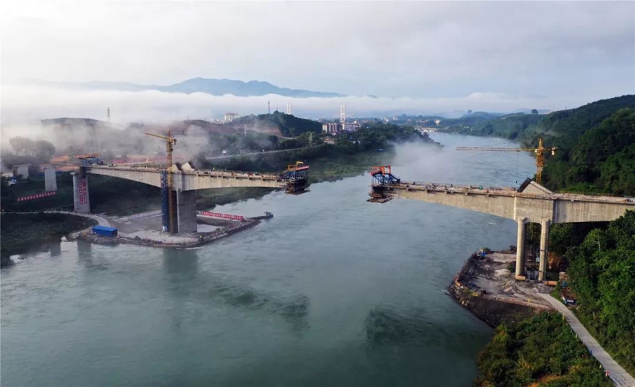 Construction of Yuxi-Mohan railway in full swing