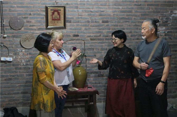 Int’l ceramists conduct an investigation for Yunnan ceramic industry