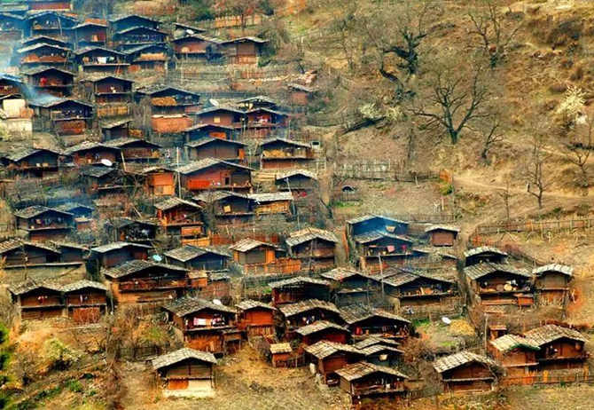 Local-style dwelling houses in Yunnan