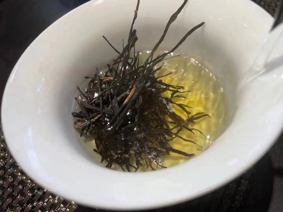 What is Dianhong Black Tea?