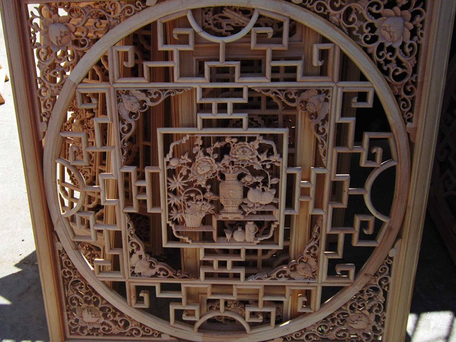 Wood-carving Craft Protection in Xingyi Classic Woodcarving Furniture Factory, Jianchuan County of Dali