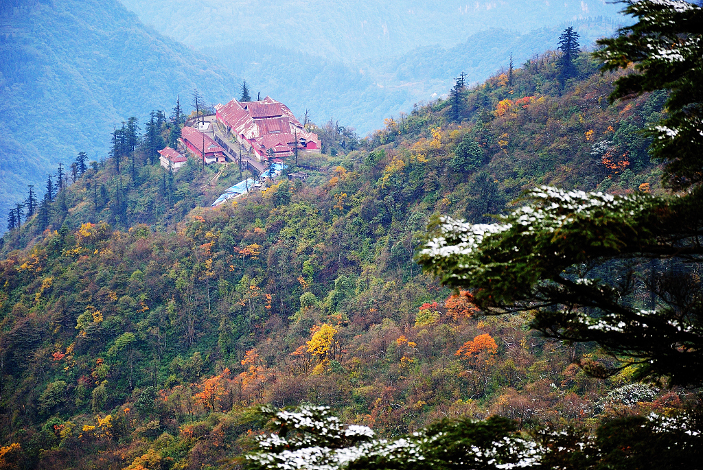 An autumn view of the Mount Emei Scenic Area in Sichuan Province