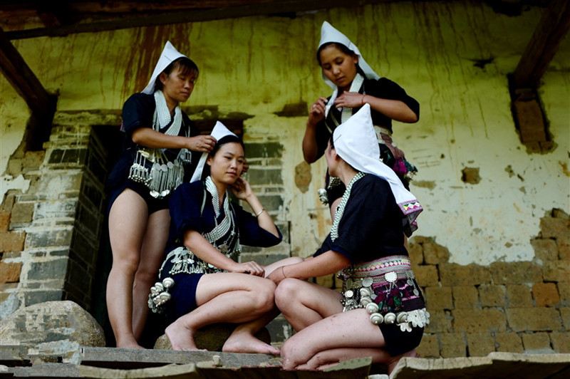 Costumes of Yiche Ethnic People
