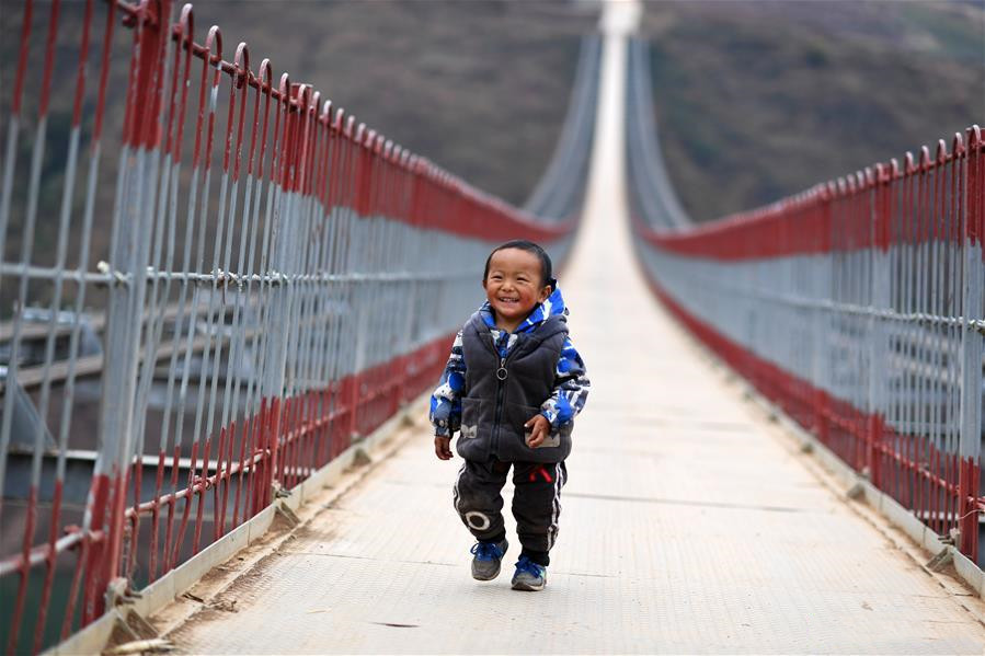 Cableway replaced by bridge along Niulan River in SW China