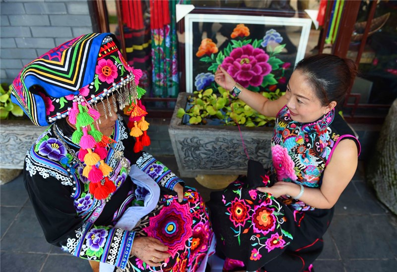 Creative Yi embroideries in Chuxiong