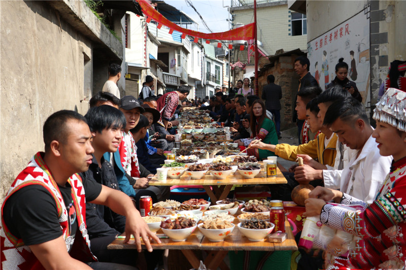 Long-street feast for Angmatu Festival in Yuanyang, Honghe