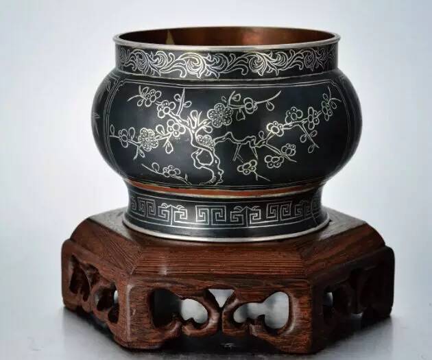 Silver-inlaid black copper gets ever more popular