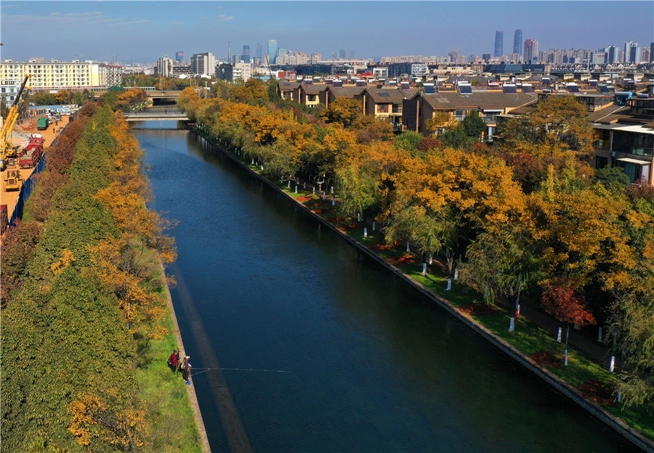 The spring city of Kunming decorated by beautiful rivers