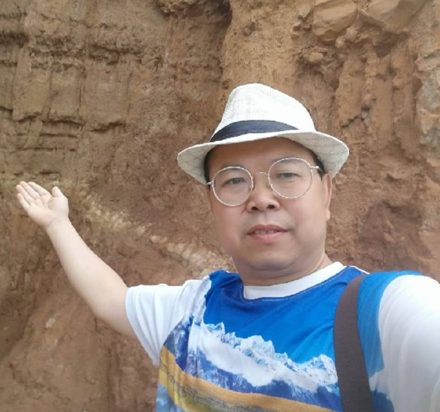 Peter Chen-English-speaking Tour Guide and Driver in Dali