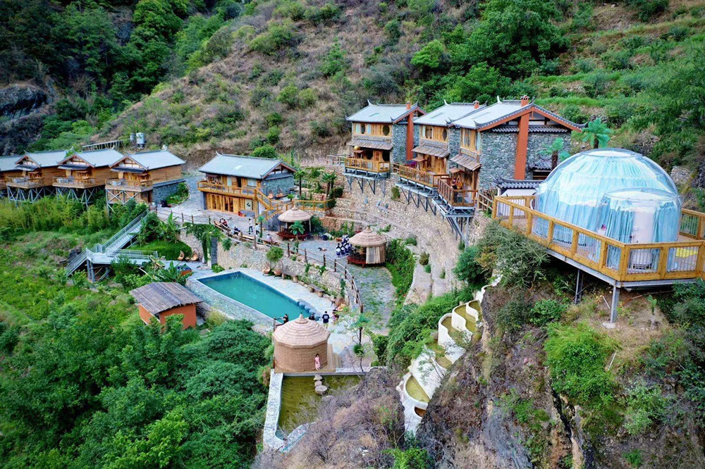 Yachajiao Manor in Tiger Leaping Gorge, Shangri La