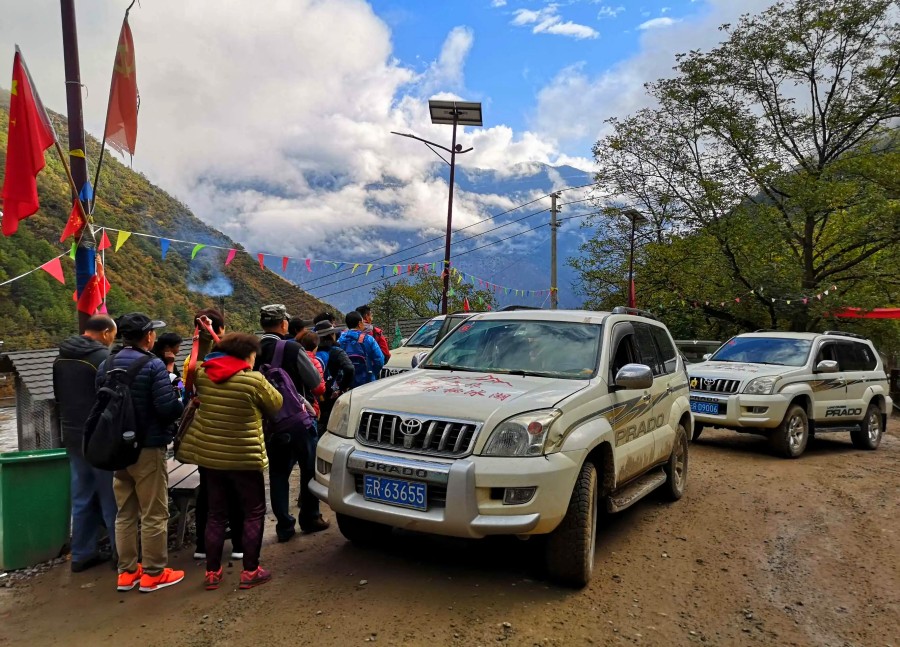 Meili Snow Mountain SUV Driving Adventure from Xidang Village to Yubeng Village