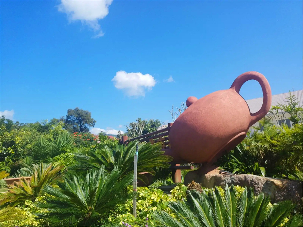 Yunding Nest Tea Estate Resort in Shuangjiang, Lincang