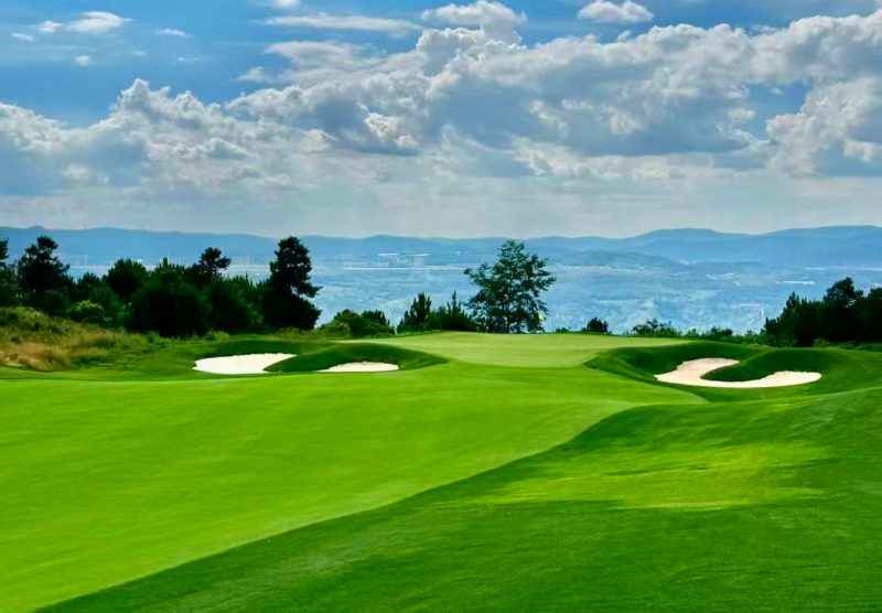 1 Day Kunming Golf Tour to Shilin Yunling Golf & Spa Resort