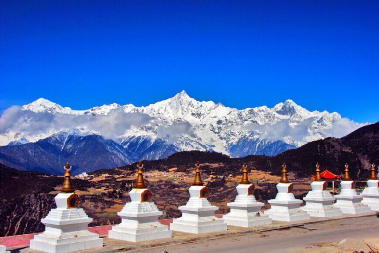 Kawa Karpo Kora Meili Snow Mountain in Diqing