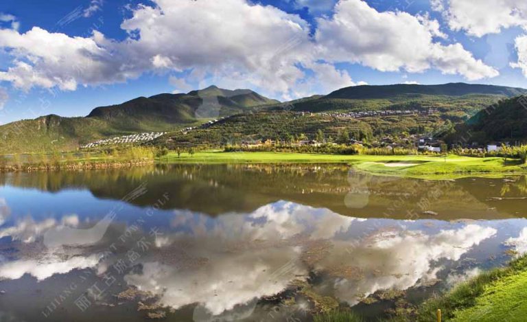 Lijiang Ancient Town Lakefront Golf Club