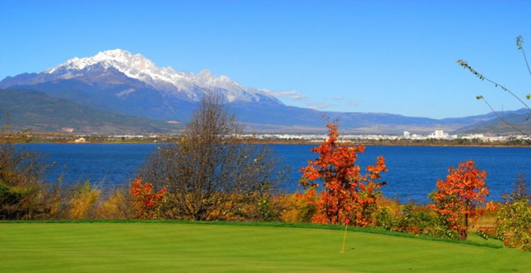 Lijiang Ancient Town Lakefront Golf Club