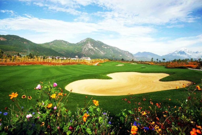 Lijiang Ancient Town Lakefront Golf Club