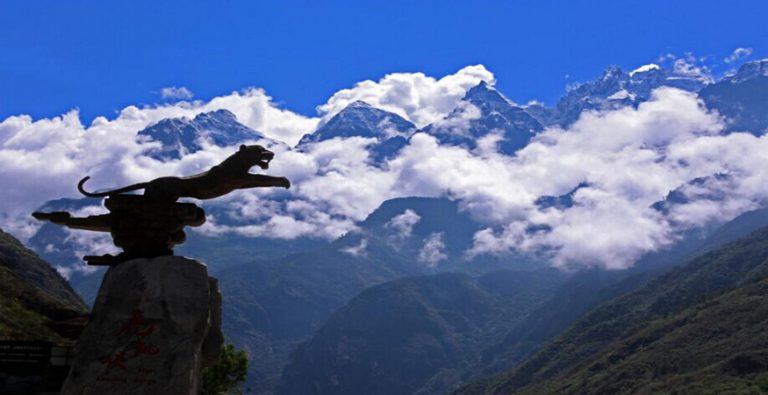 Tiger Leaping Gorge between Lijiang and Shangrila