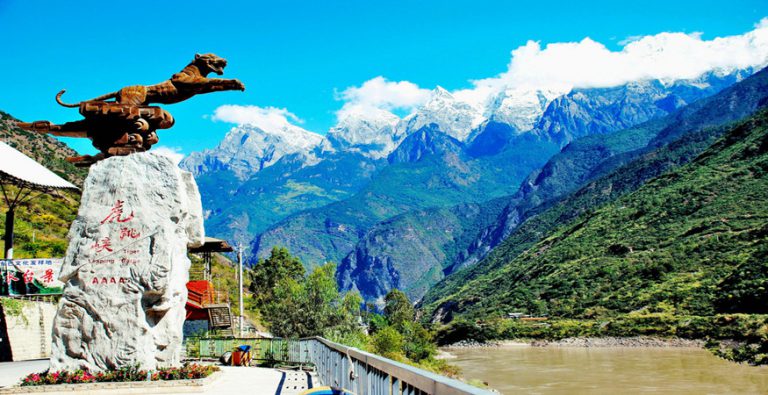 Tiger Leaping Gorge between Lijiang and Shangrila