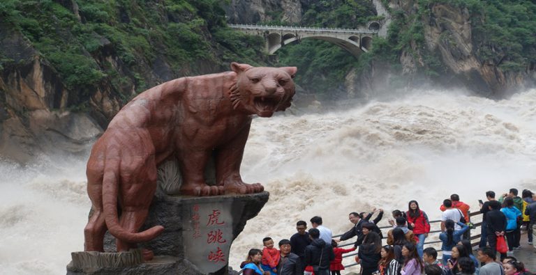 Tiger Leaping Gorge between Lijiang and Shangrila