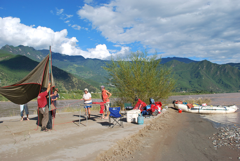 The First Bend of Yangtze River Rafting Tour in Lijiang