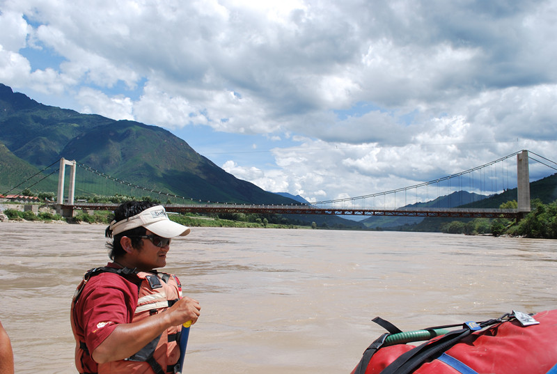 The First Bend of Yangtze River Rafting Tour in Lijiang