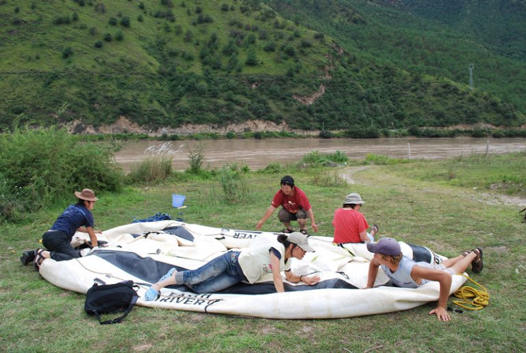 The First Bend of Yangtze River Rafting Tour in Lijiang